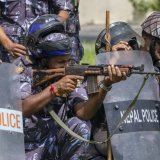 La police a tiré lundi contre des manifestants au Nepal. notamment à Kathmandu. KEYSTONE/EPA/NARENDRA SHRESTHA
